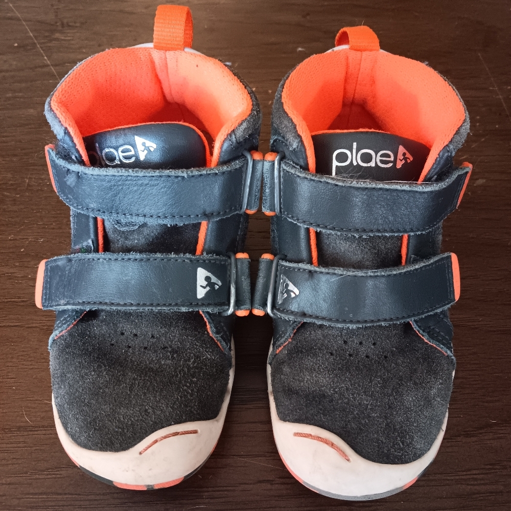 Plae high top grey leather sneakers. Size US 9, EU 25, 15.5 CM.